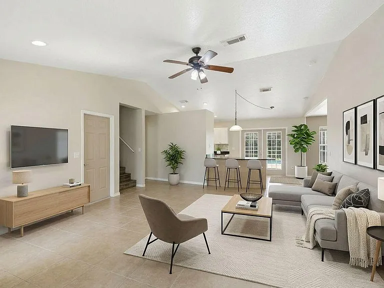 1707 SE Manth Ln — Photo 3