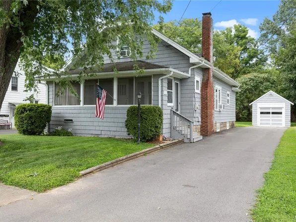 112 Palmer Dr, North Syracuse, NY 13212