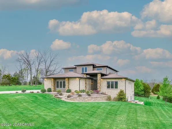 601 Thorngrass Dr, Jefferson City, MO 65109