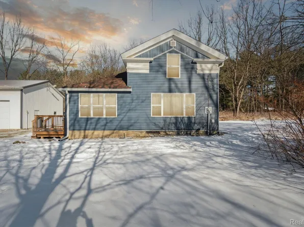 5815 E Allen Rd, Howell, MI 48855