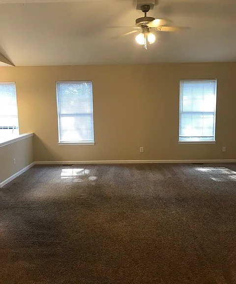 601 W Cherokee Dr — Photo 2