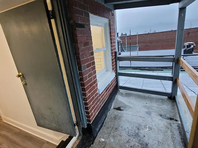 324 Spring St #3 — Photo 14