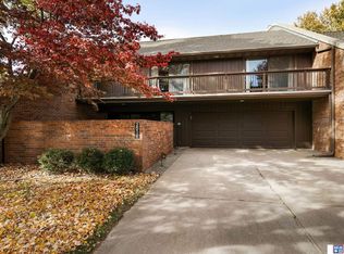 2019 Greenbriar Ln, Lincoln, NE 68506