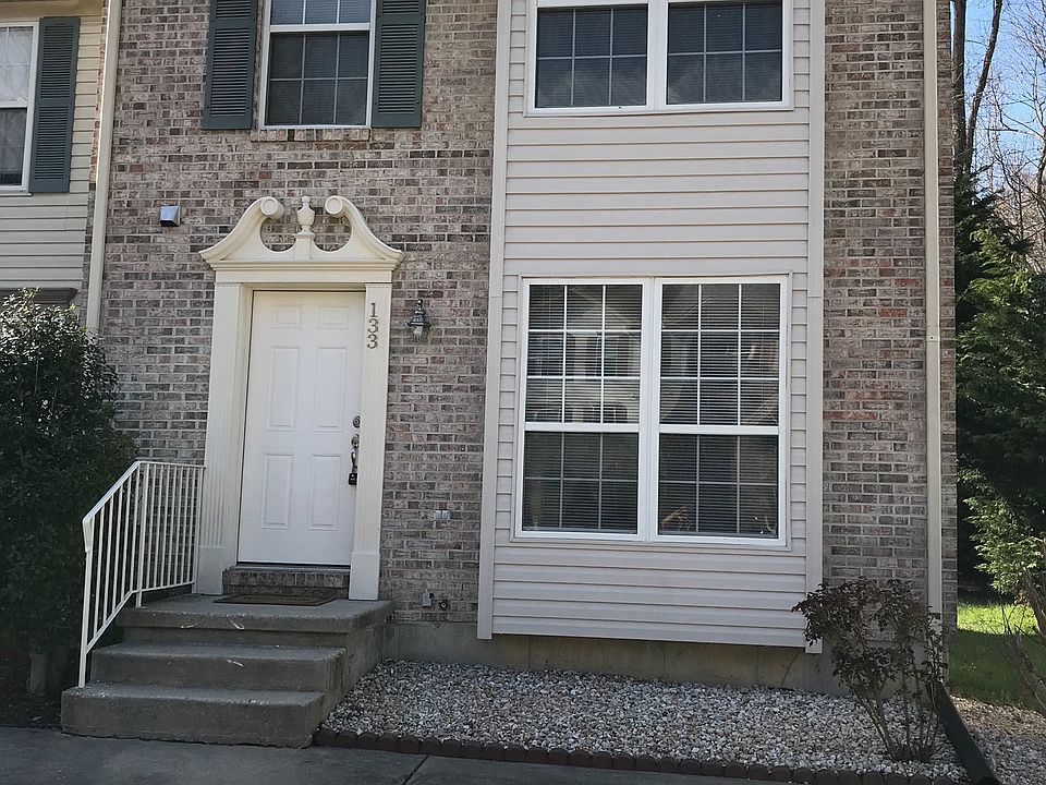 1st image of 133 Cypress Dr #1