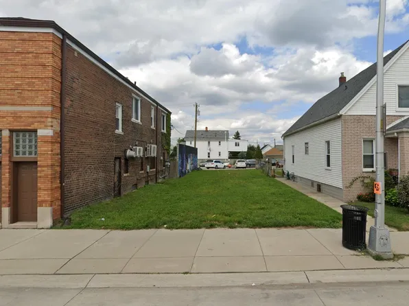 3011 Holbrook St, Hamtramck, MI 48212