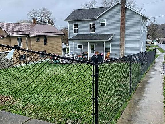 3rd image of 302 Hill St