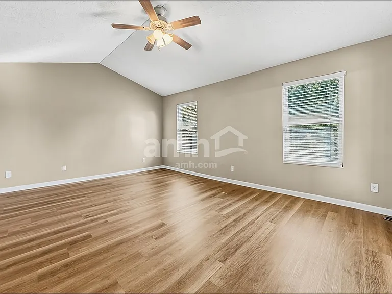 924 Bamburgh Dr — Photo 11