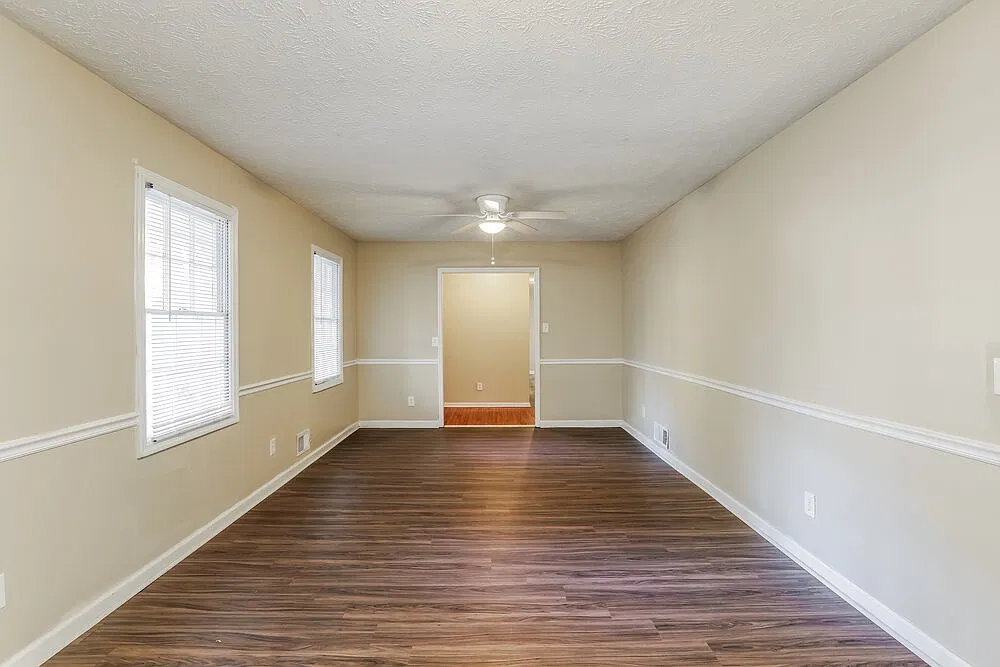 3 bed, 2.0 bath, 1484 sqft, $2,210 — Photo 4