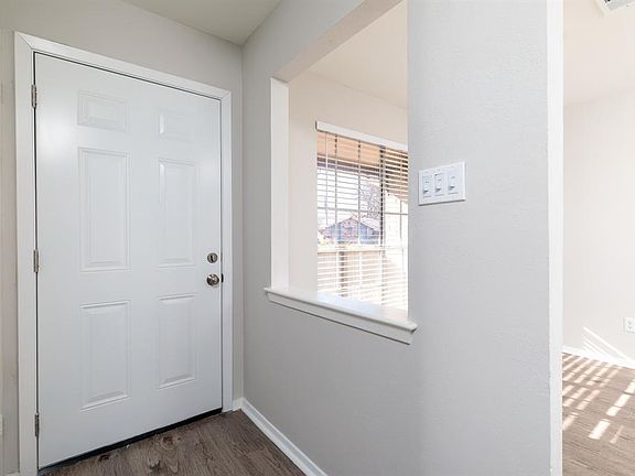 4th image of 1109 S Thornbush Cir