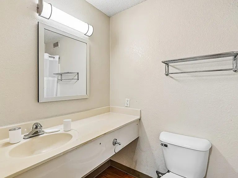 11457 Chester Rd — Photo 9