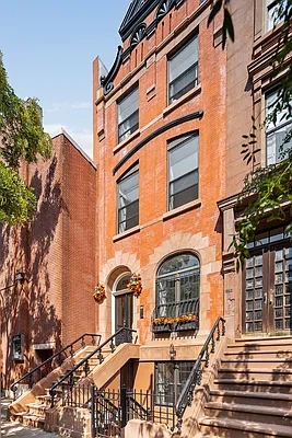 Sold by Compass | media 22