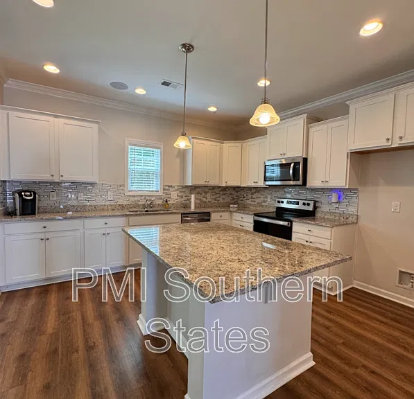 320 Alameda Ln — Photo 3