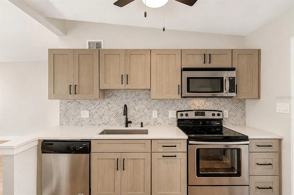 2 bed, 1.0 bath, 942 sqft, $3,100 — Photo 4