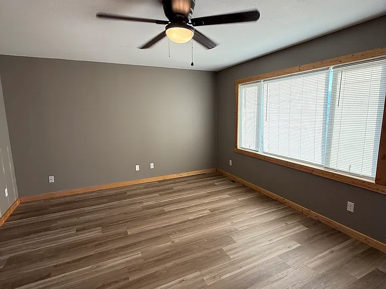 380 E Topaz Ave — Photo 3