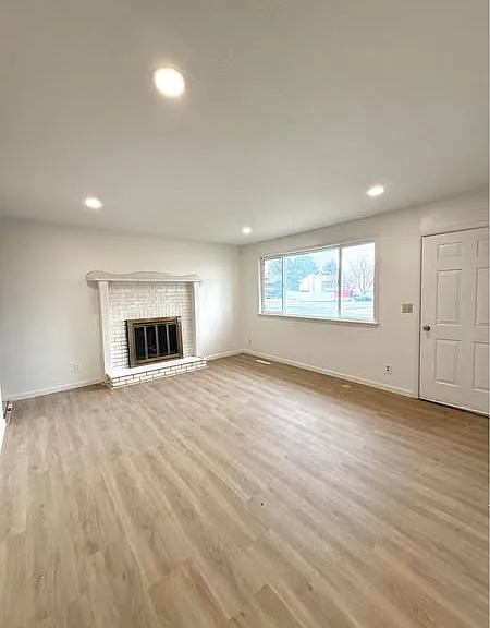 1586 Golden Gate St — Photo 2