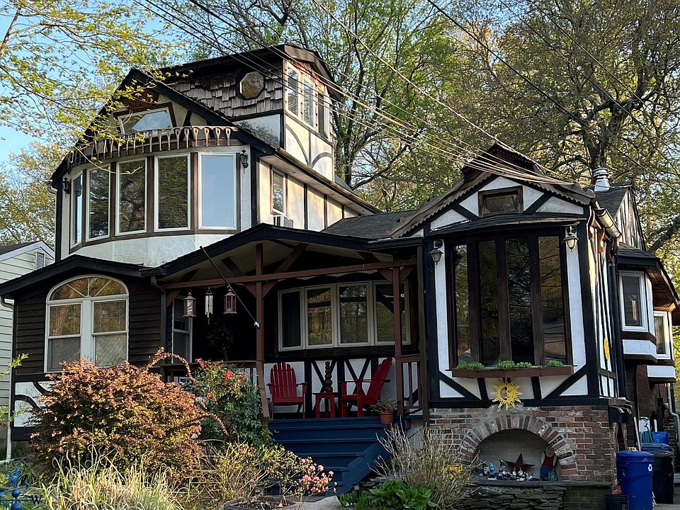 Beautiful home with private lower level apartment