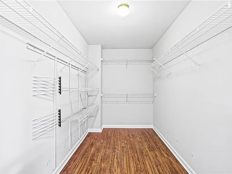 3010 Lakeside Ct — Photo 12