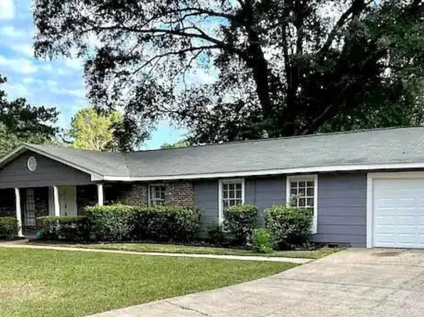 1204 Deerfield Ln, Jackson, MS 39211