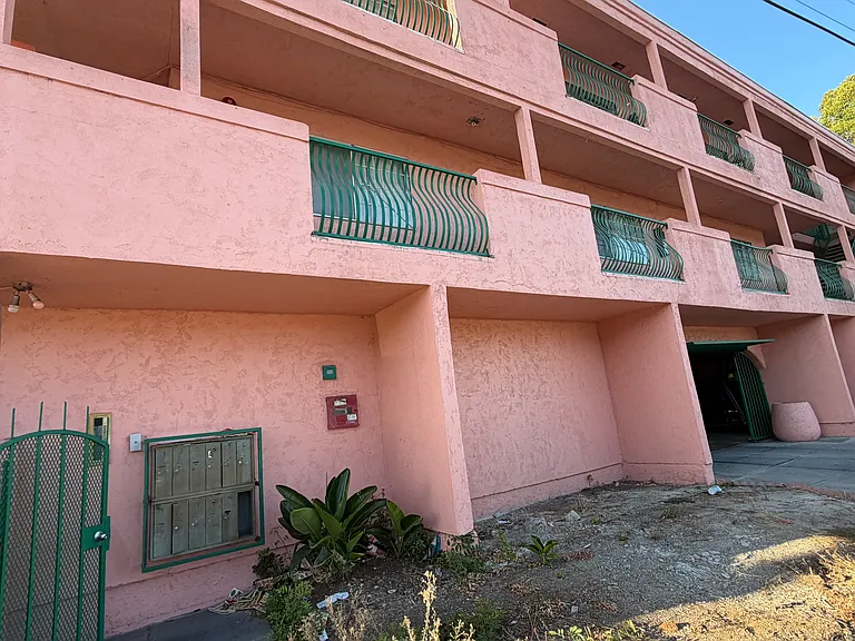 1702 N Wilmington Blvd #9 — Photo 2