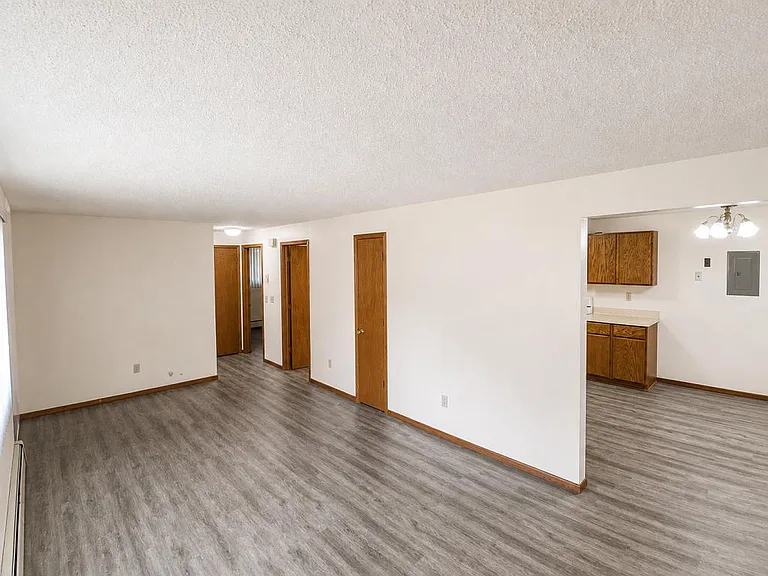 1504 Shannon Dr NE — Photo 4