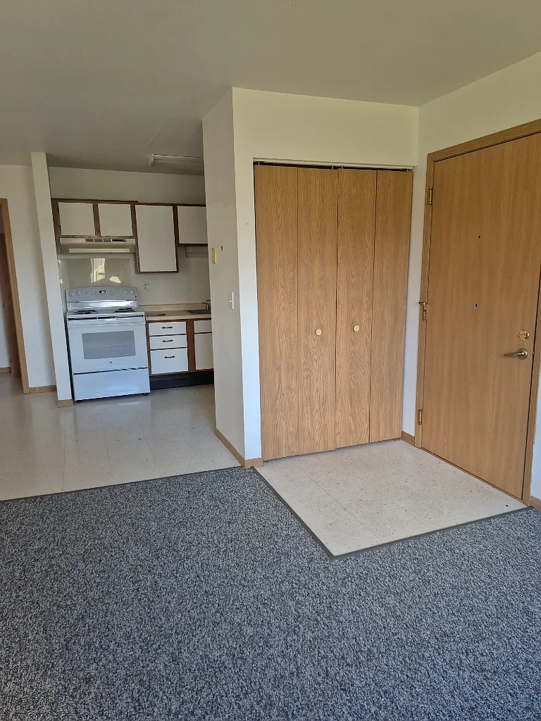 2 bed, $701 — Photo 2