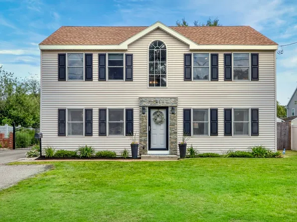 41 Black Rock Rd, Melrose, MA 02176
