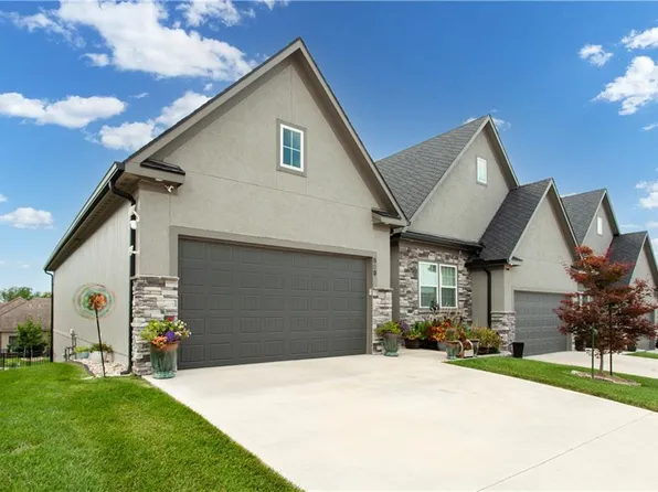 809 NE Algonquin St, Lees Summit, MO 64064