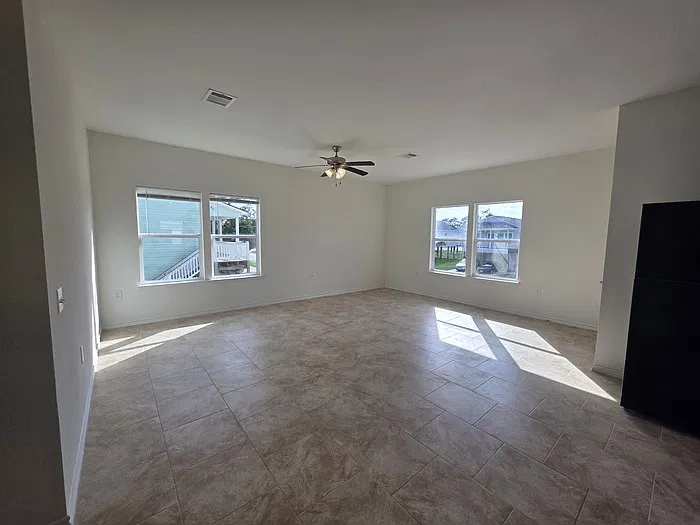 3 bed, 2.0 bath, 1400 sqft, $1,472 — Photo 4