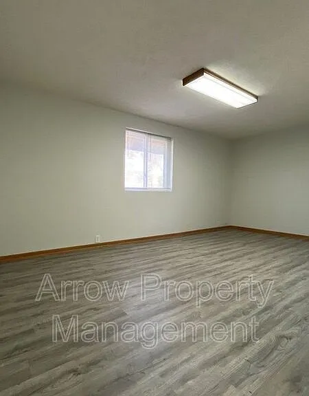 338 W Irving St — Photo 16