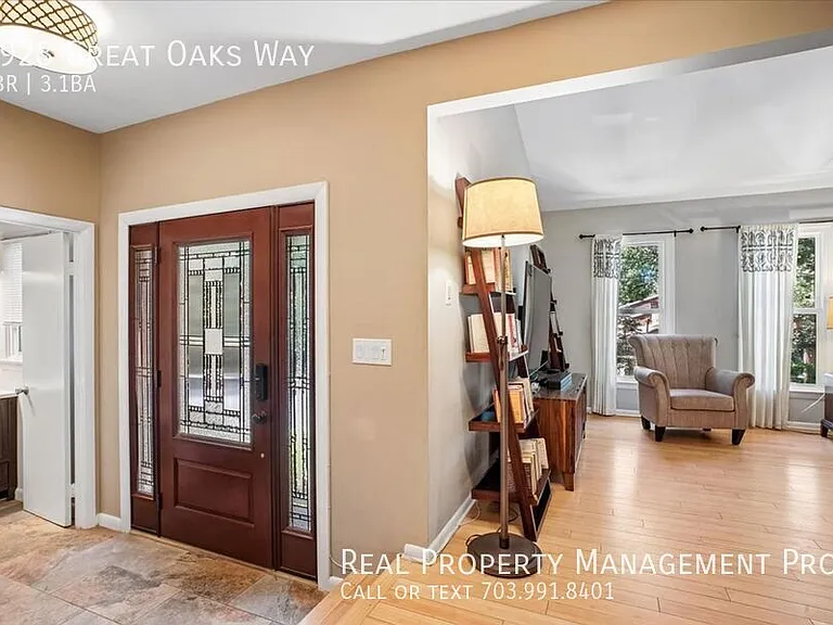 9928 Great Oaks Way — Photo 12
