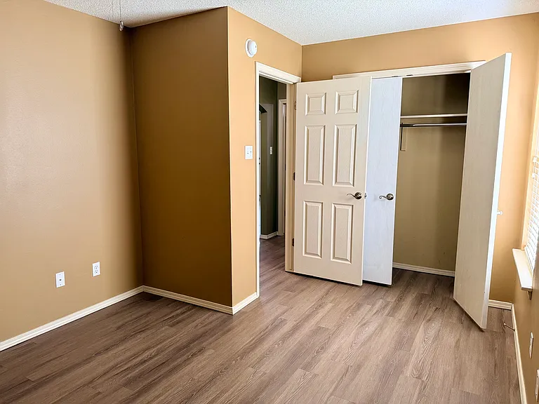 1721 Eastgate Cir — Photo 29