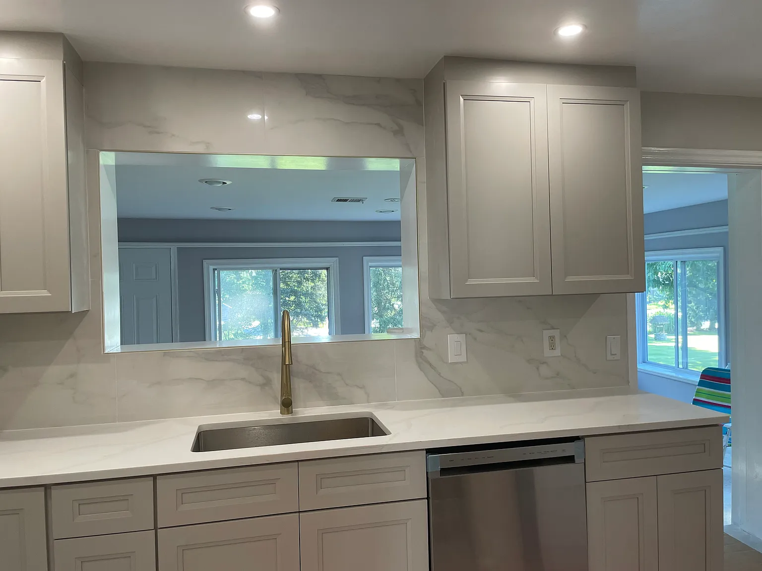 4 bed, 1400 sqft, $3,124 — Photo 2