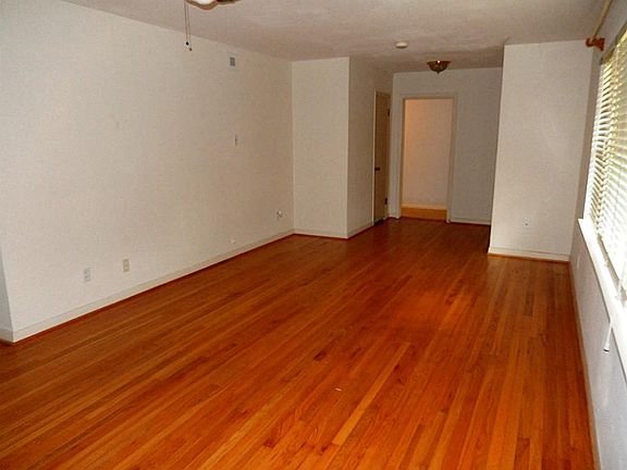 5th image of 5614 Evergreen St