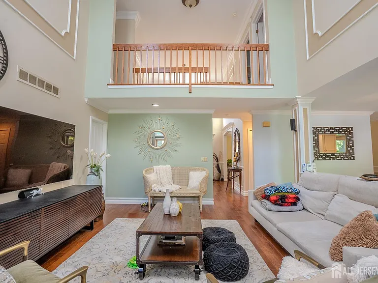 61 Amherst Way — Photo 17