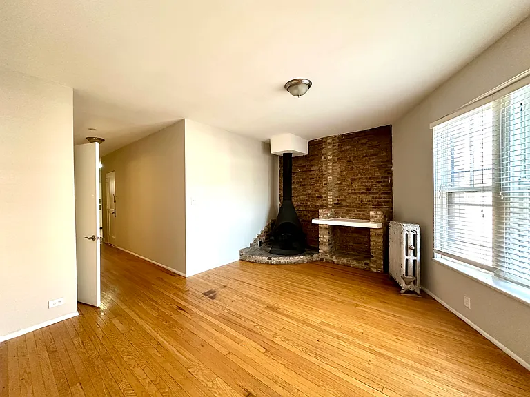 2858 N Clark St #2 — Photo 9