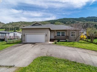 1102 Cook St, Myrtle Creek, OR 97457