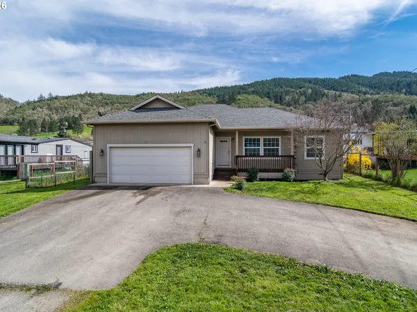 1102 Cook St, Myrtle Creek, OR 97457