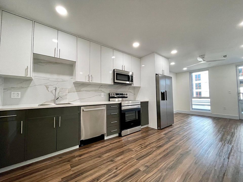 1st image of 4904 Spruce St #204B