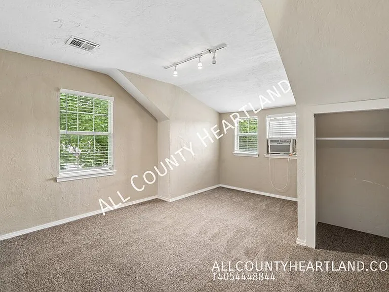 2109 NW 31st St — Photo 8