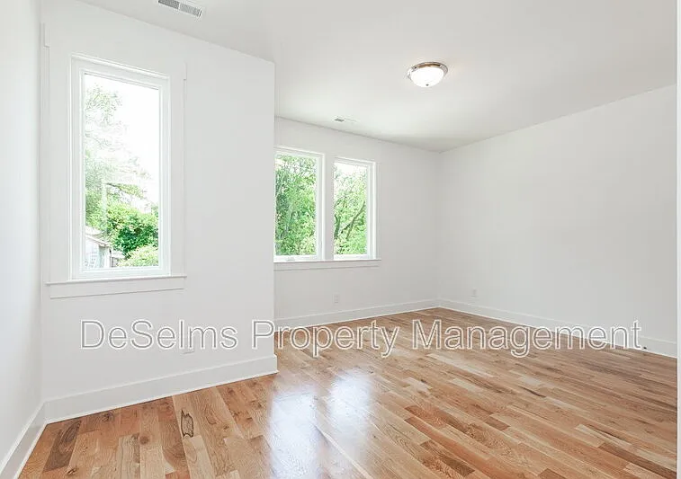 335B McKennell Dr — Photo 4