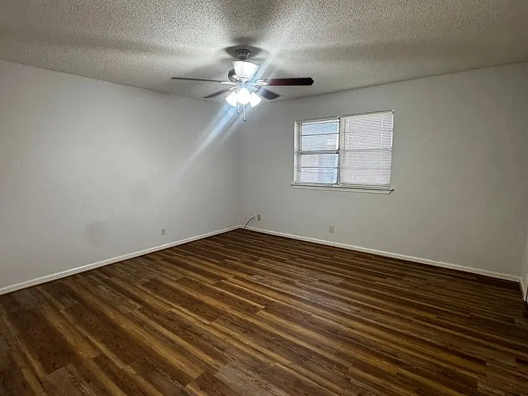 2809 Lawton Dr — Photo 10