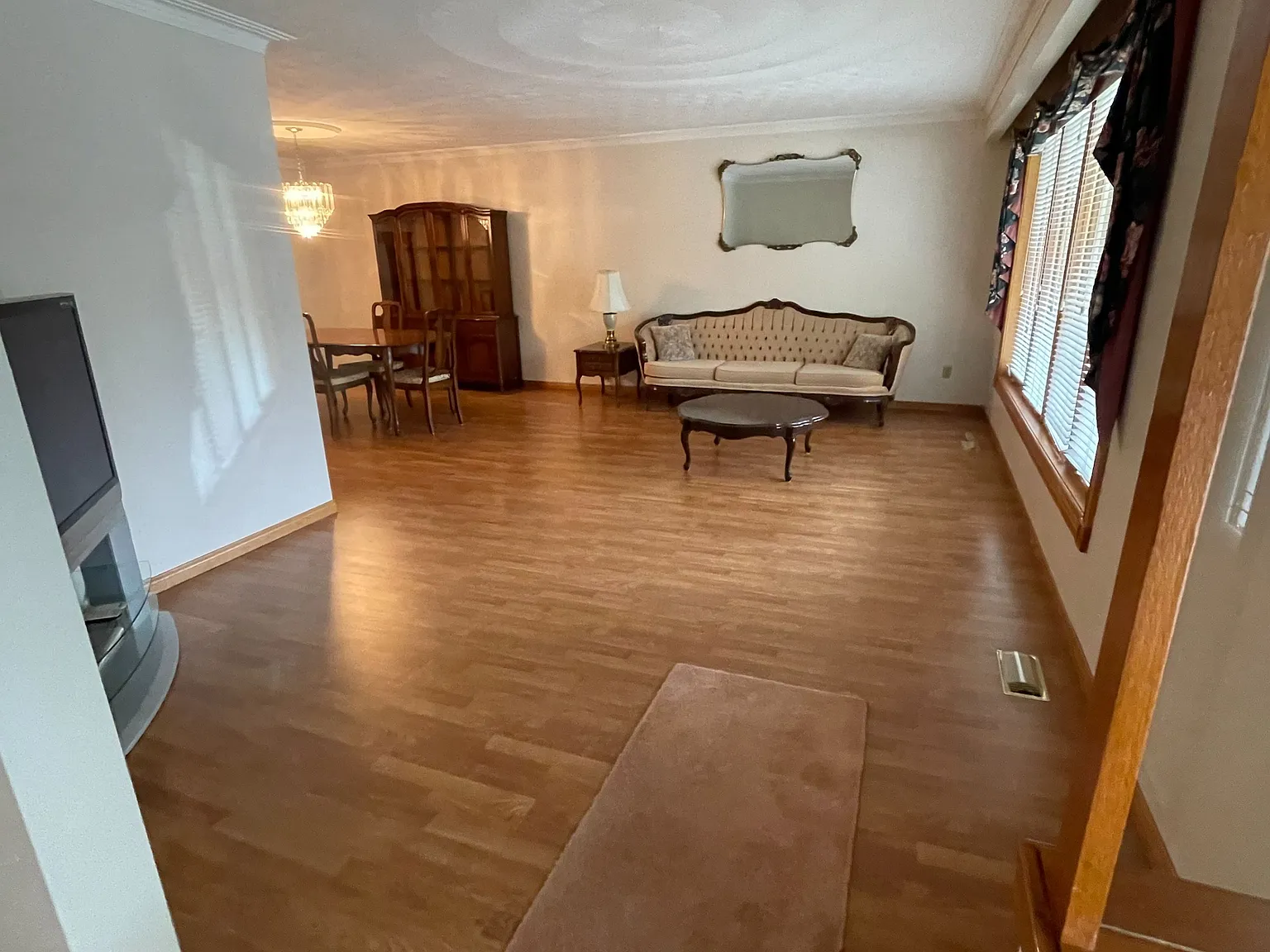 3 bed, $3,290 — Photo 3