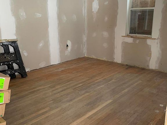4th image of 110 Veterans Ave