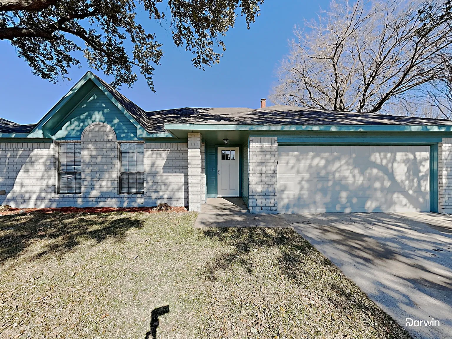 3 bed, 2.0 bath, 1355 sqft, $2,020 — Photo 1