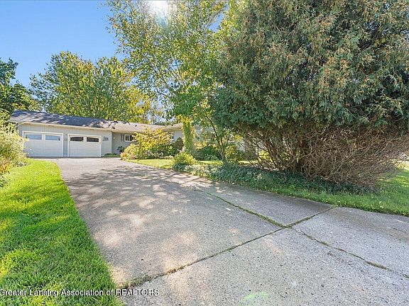 3rd image of 1678 Stonehaven Dr