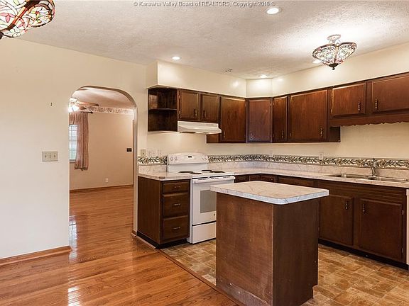 5th image of 141 Green Acres Dr