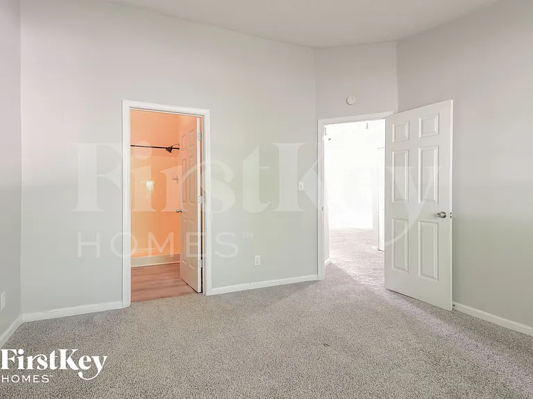274 Meadow Glen Dr — Photo 8
