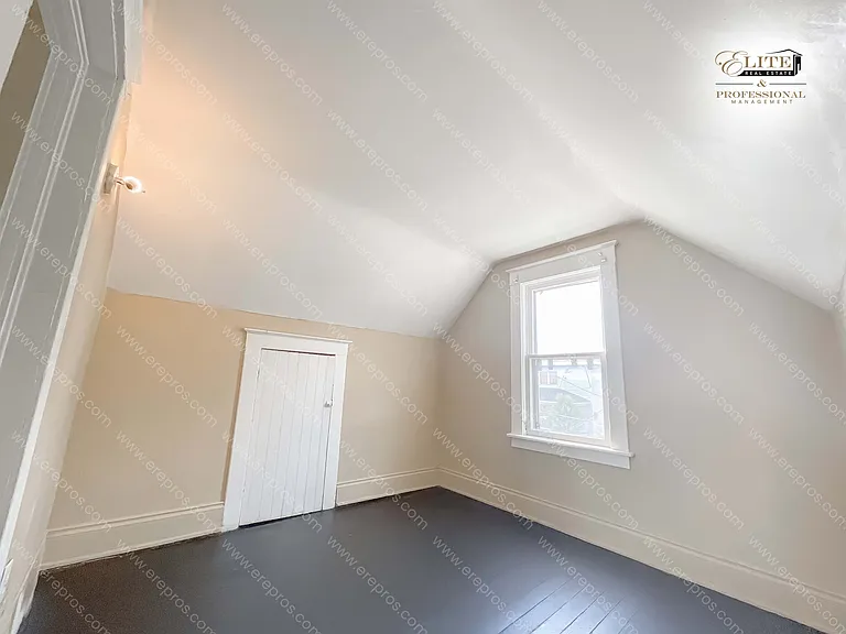 1940 Becker St — Photo 13