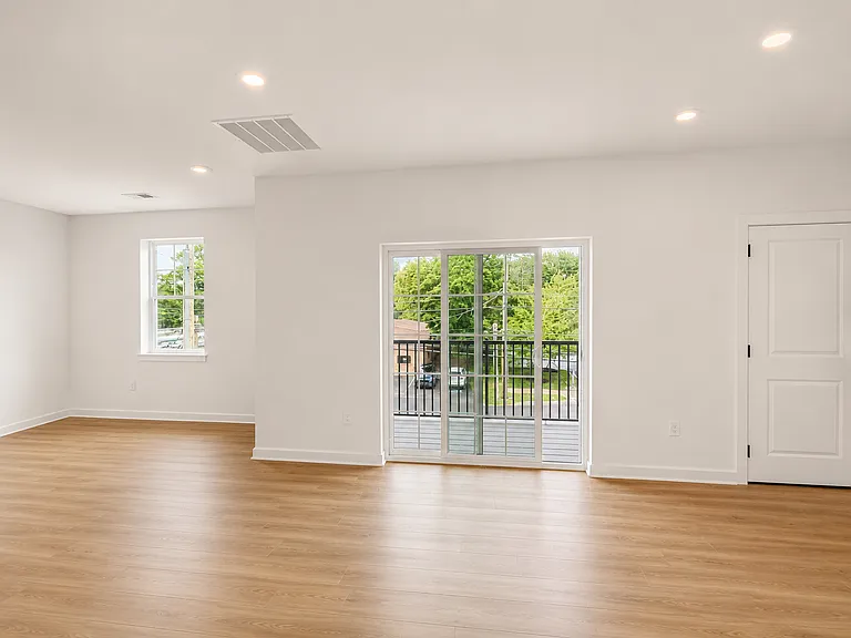 365 W Butler Ave — Photo 5