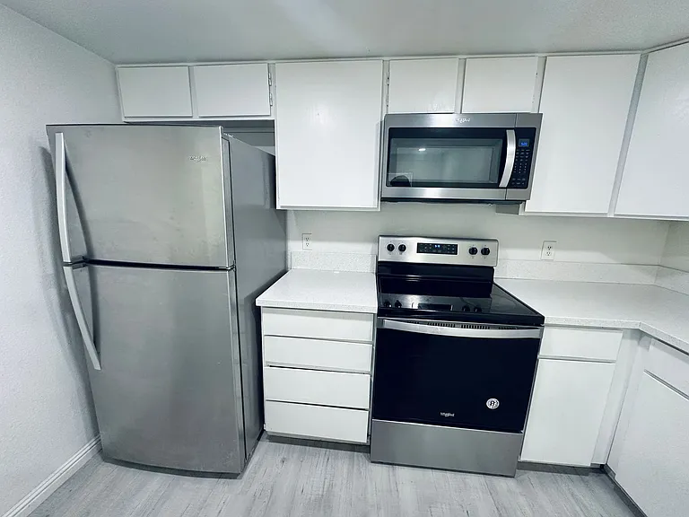 4225 Stewart Ave — Photo 9